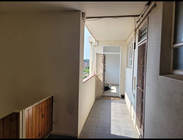 2 BEDROOM FLAT TO LET IN MORNINGSIDE